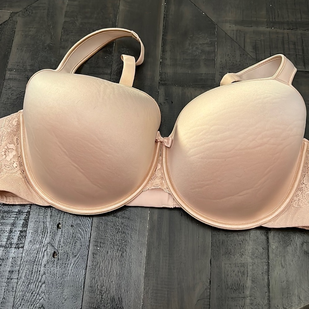 Torrid T-shirt lightly lined smooth back bra